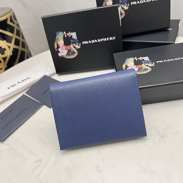 プラダ財布コピー背面デザイン